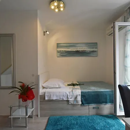 Πανσιόν And With Wifi - 18909 3*