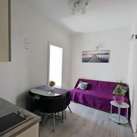 Πανσιόν And With Wifi - 18909 3*