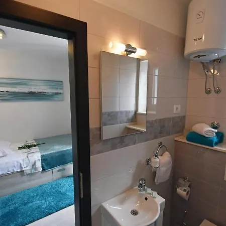 Πανσιόν And With Wifi - 18909 3*